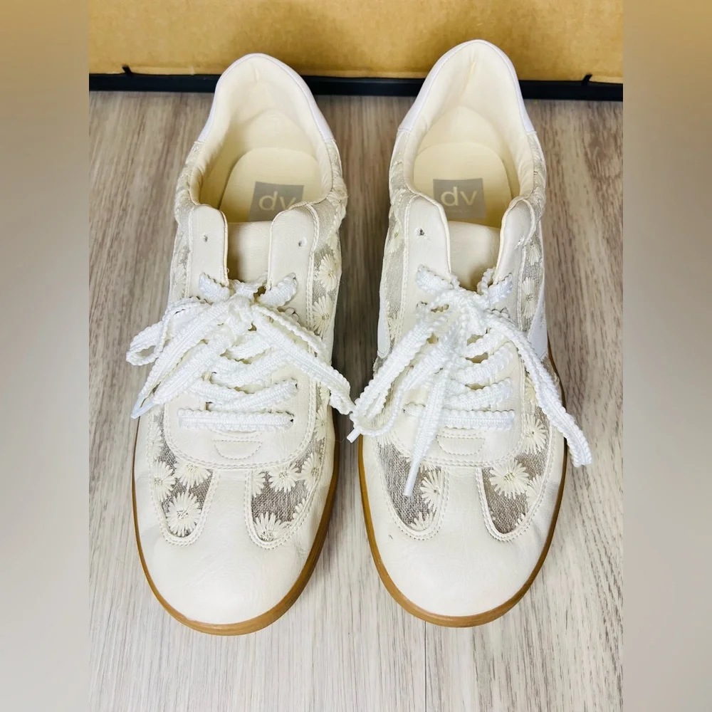 DV By Dolce Vita Voyage Ivory Lace Lace-Up Sneakers Sz 10
